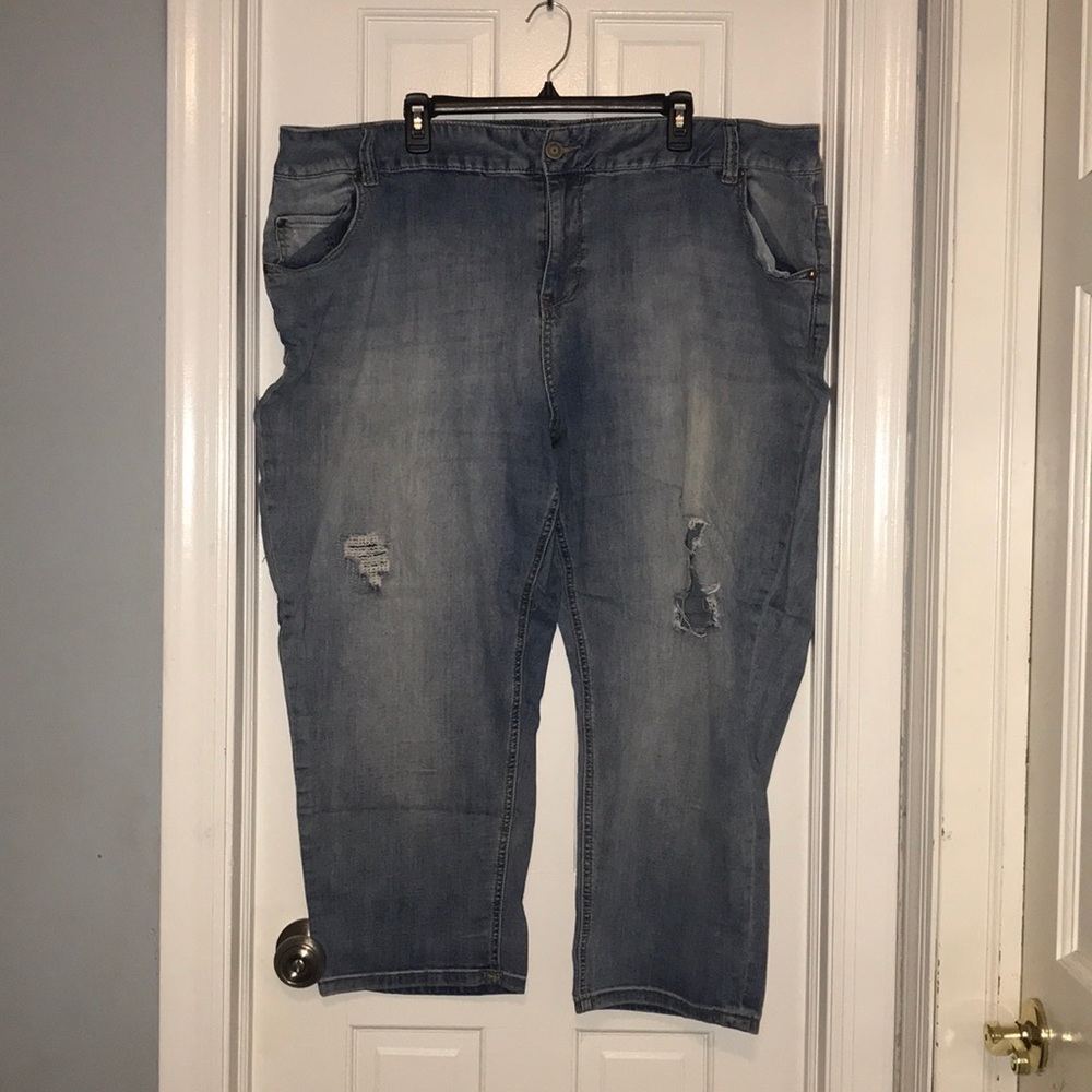 Lane Bryant light wash Capri jeans